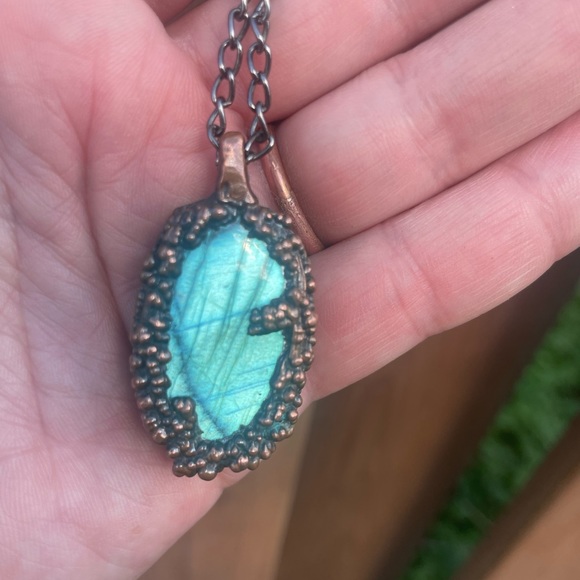 Laboradorite necklace; blue flash laboradorite; witchy jewelry; reiki healing - Picture 5 of 8